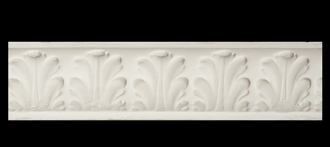 Moldura de yeso con hojas estilizadas